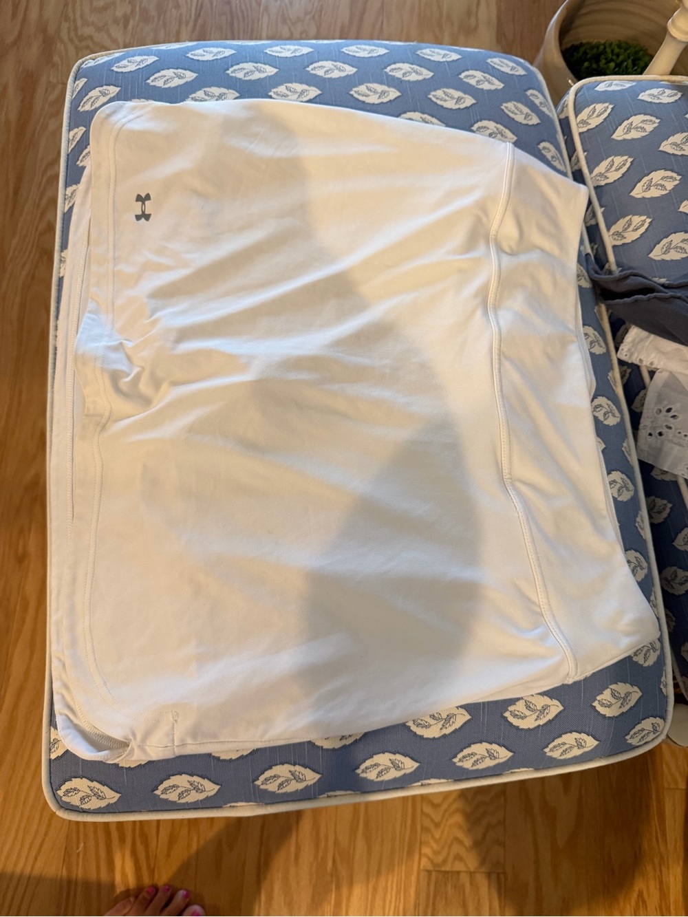 Under Armour White HeatGear Semi-Fitted Athletic Top - XL